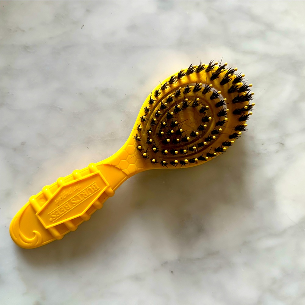 Burt’s Bees Yellow Cat Brush